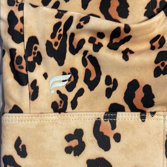 Fabletics cheetah set size small - Picture 4 of 7
